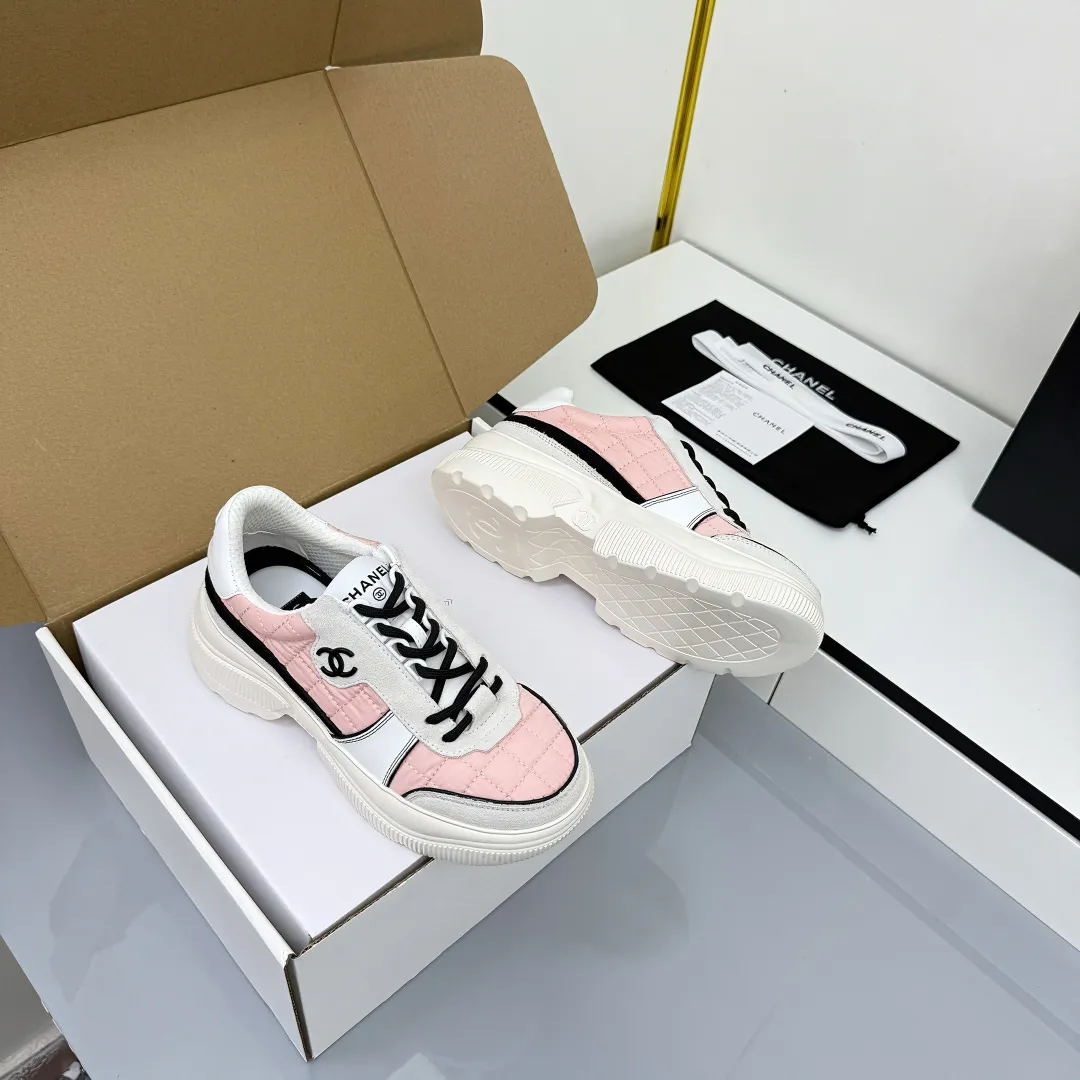 👟👟Ex-factory price 620👟👟 Chanel bread shoes ~ original calfskin panda shoes Chanel 25C latest hot style panda black and white sports shoes casual sneakers Xiaoxiang hot item classic black and white panda color coco girls must pay Fabric: original custom mixed sheepskin lining: original imported breathable mesh lining outsole: Original molded rubber + TPU combination Size: Women's 35-41